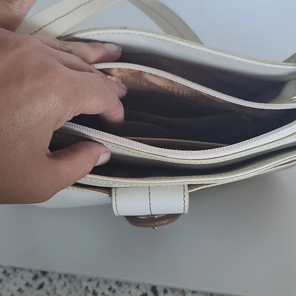 Cowhide leather Etienne Aigner cream & brown baguette purse 10x6x3. 90's